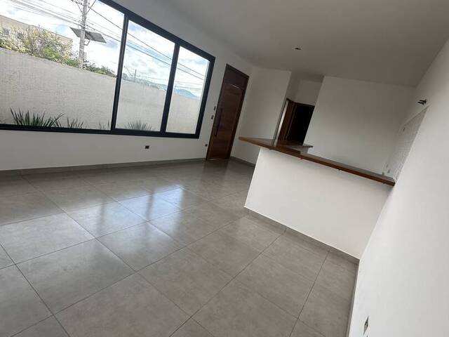 Casa para Venda em Atibaia - 5